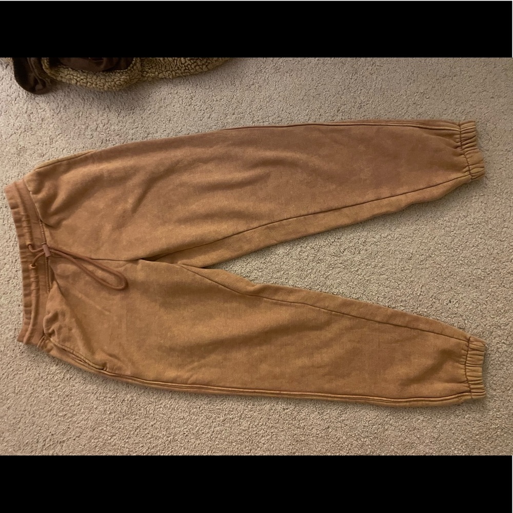 Alphalete loose joggers
